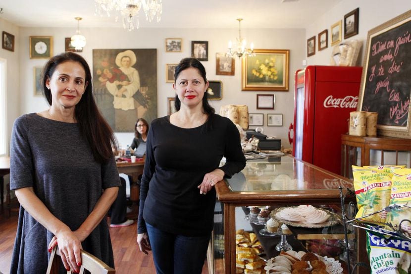 Sara y Rita Vázquez, propietarias de Cuban Dulcería International Bakery, en Carrollton....