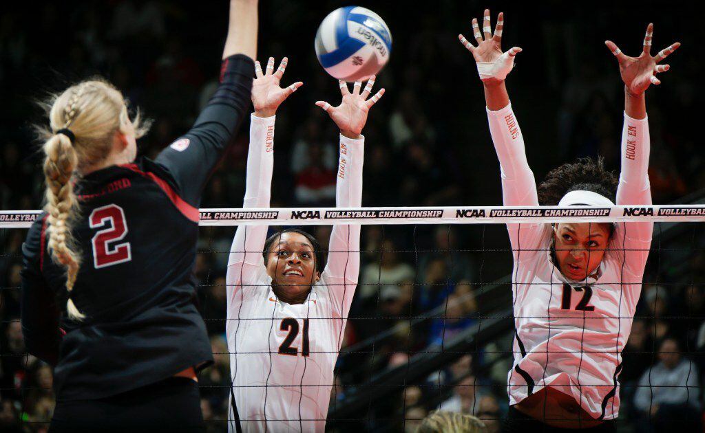 Texas volleyball falls short in title game as Stanford wins national