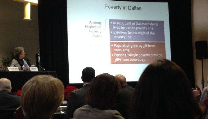 Funcionarios de una comisión del ayuntamiento de Dallas discuten la pobreza en la región....