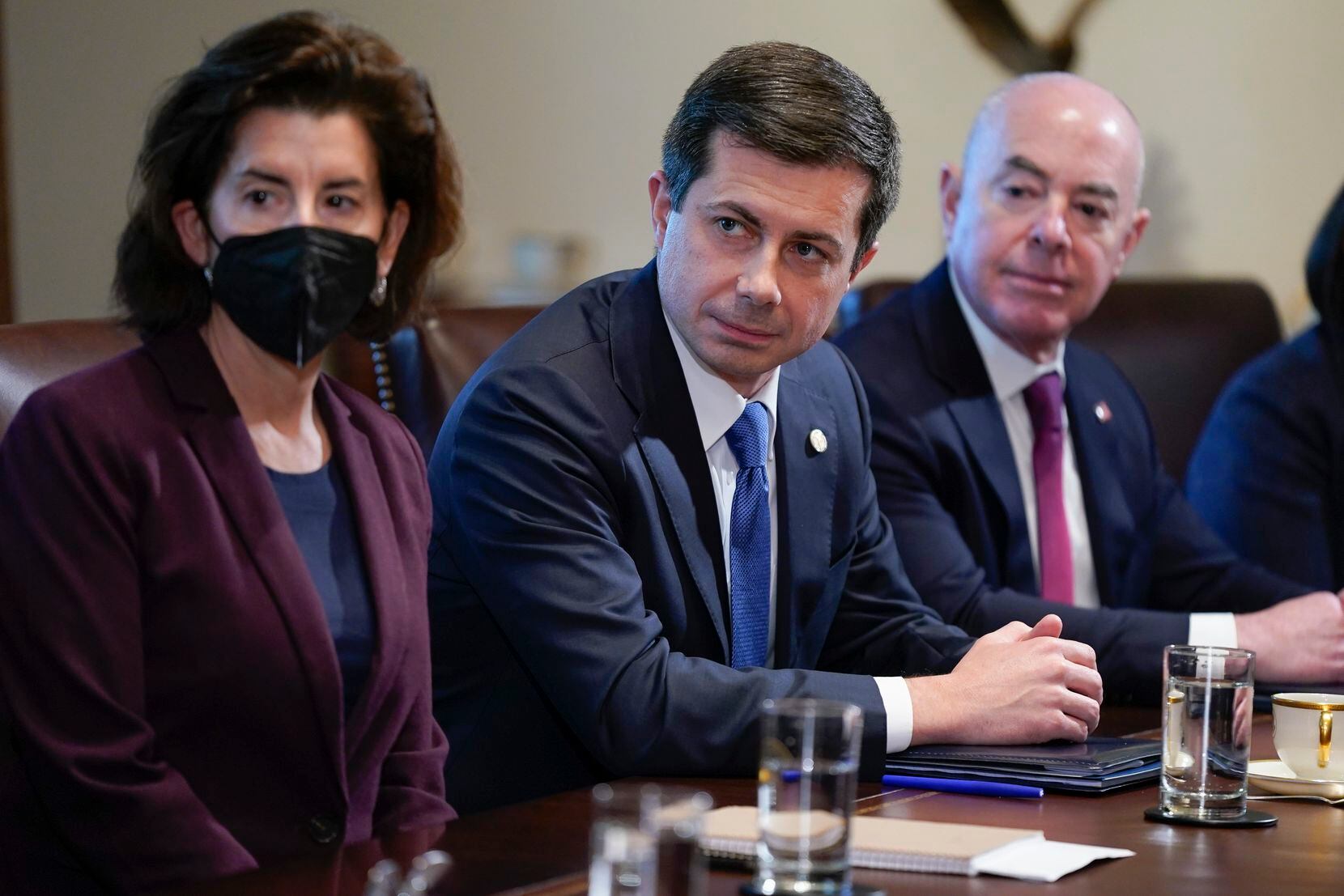 Buttigieg says DOT investigating why Delta Air Lines passengers
