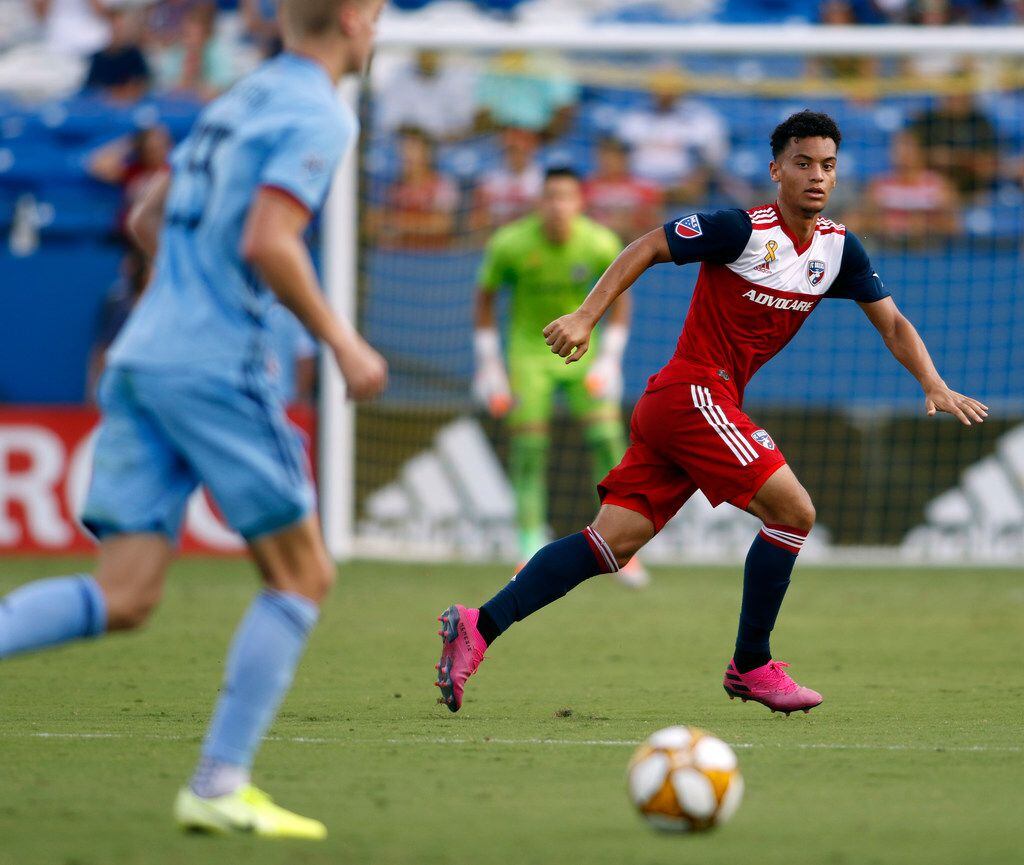 FC Dallas midfielder Brandon Servania (18) moves laterally as he defends against a first...