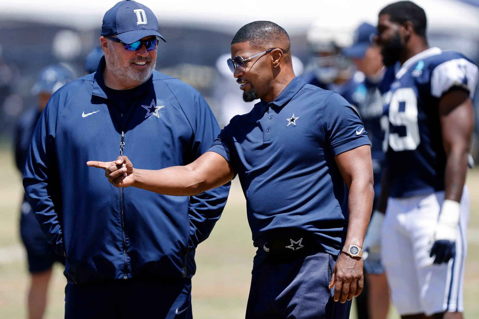 Dallas Cowboys head coach Mike McCarthy visits with actor and fan Jamie Foxx following...