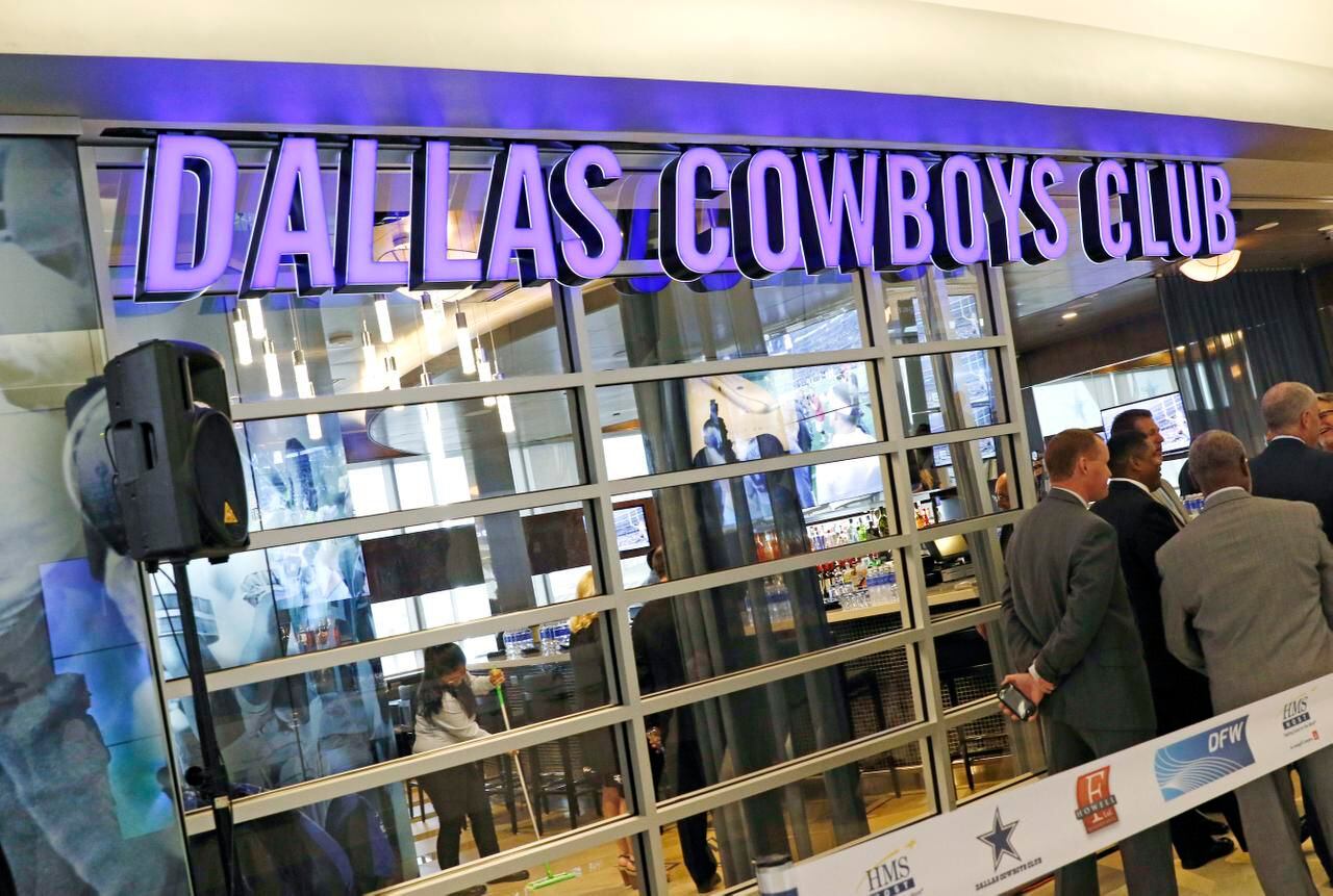 Dallas Cowboys Club bar and grill opens at D/FW Airport