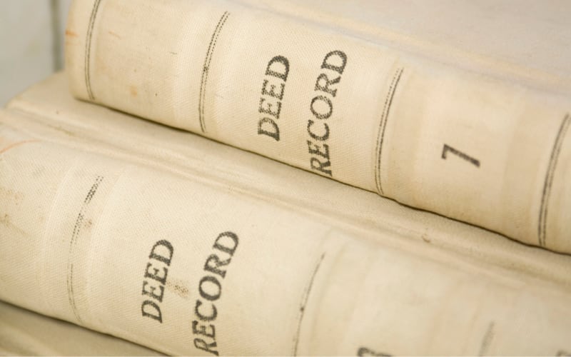 Few people know how to do their own search of public deed records, although computers make...