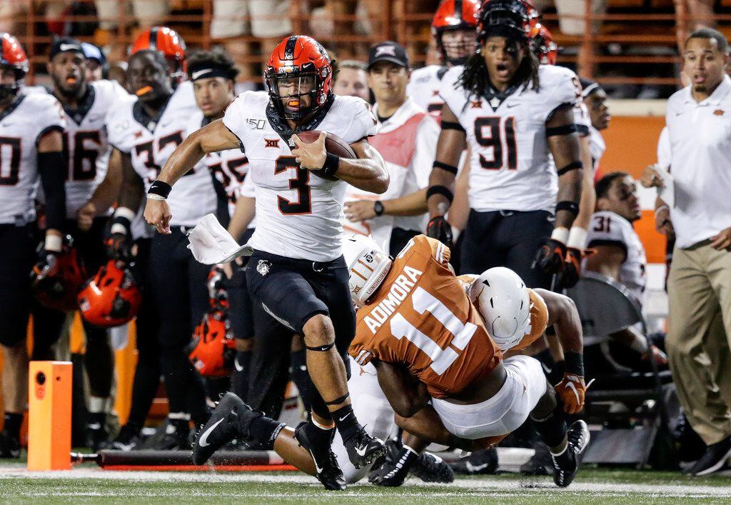 AUSTIN, TX - SEPTEMBER 21:  Spencer Sanders #3 of the Oklahoma State Cowboys scrambles for a...