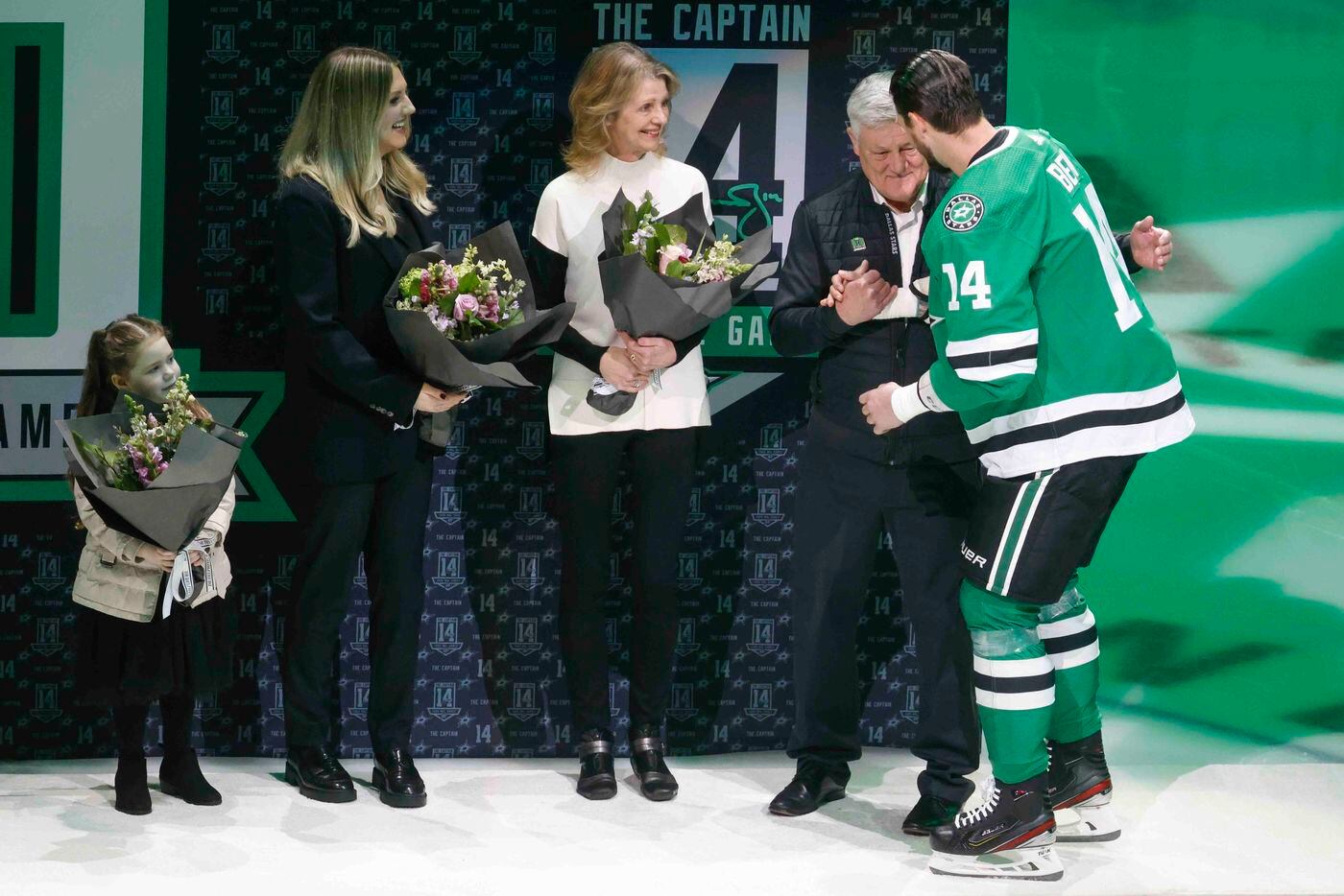 Dallas Stars left wing Jamie Benn (14) hugs his father, Randy as his mother Heather (third...