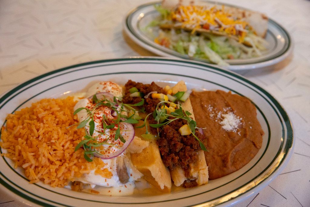 The Deluxe dinner plate at Las Palmas requires two plates.