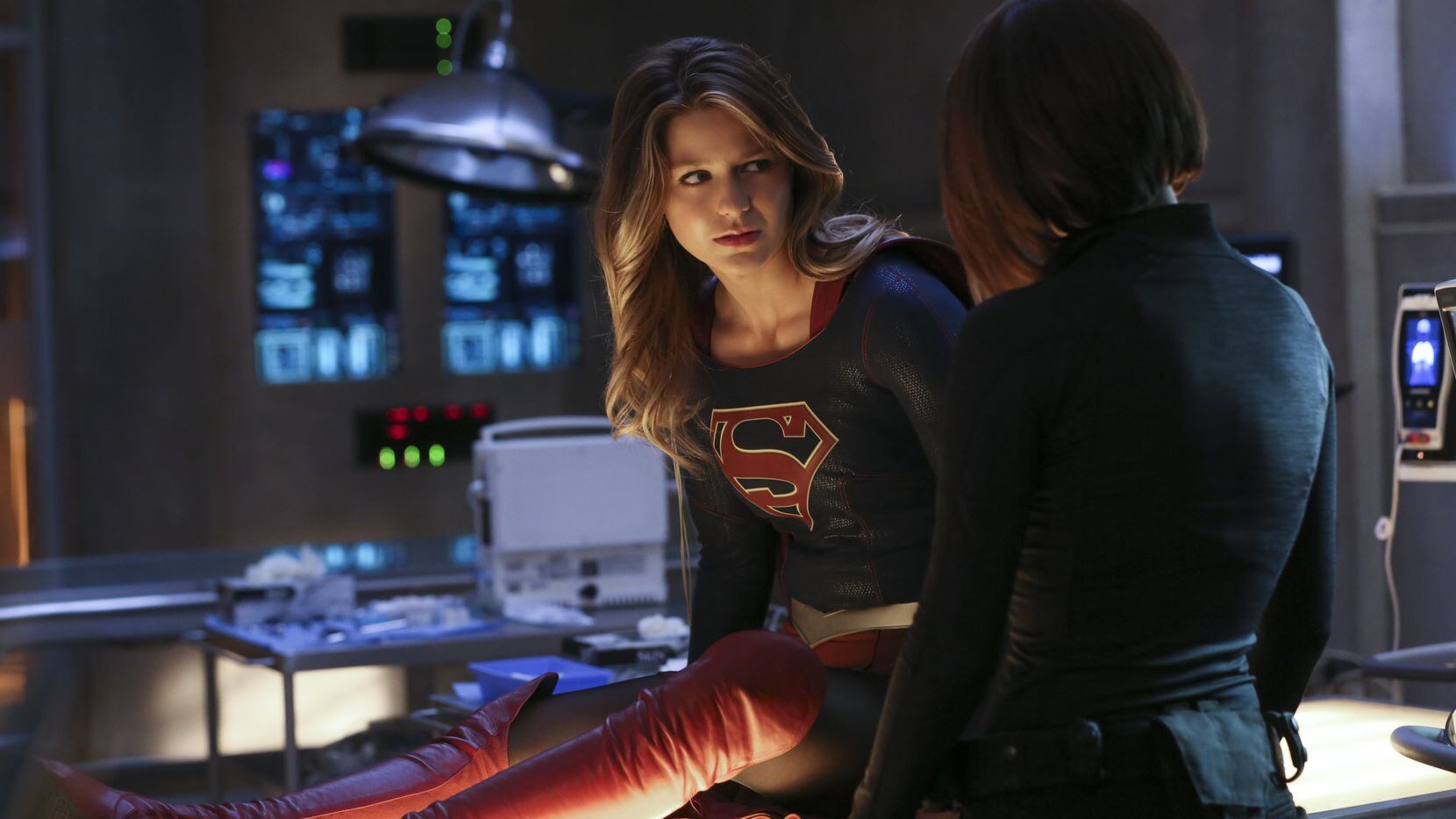 Guide Geek Supergirl Flies To The Cw 