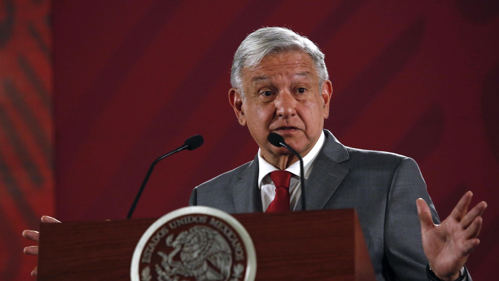 El presidente Andrés Manuel López Obrador habla en la conferencia de prensa del viernes en Palacio Nacional. (AP/Ginnette Riquelme)
