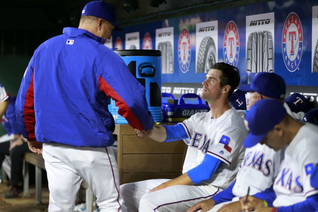 Texas Rangers manager Jeff Banister (28) shakes starting pitcher Cole Hamels hand after...