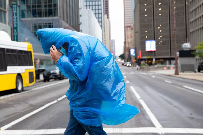 Ken Williams shielded his face from the chilly wind as he walked in downtown Dallas on Oct....