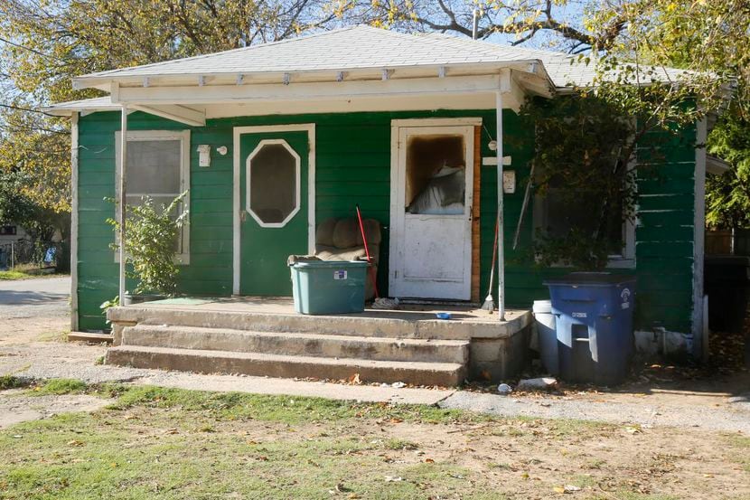 El exterior de una de las casas en el sur de Dallas propiedad de la familia Topletz. La...