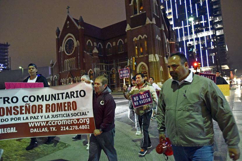 El activista José Luis flores (der.) durante una marcha en febrero pasado. (BEN...