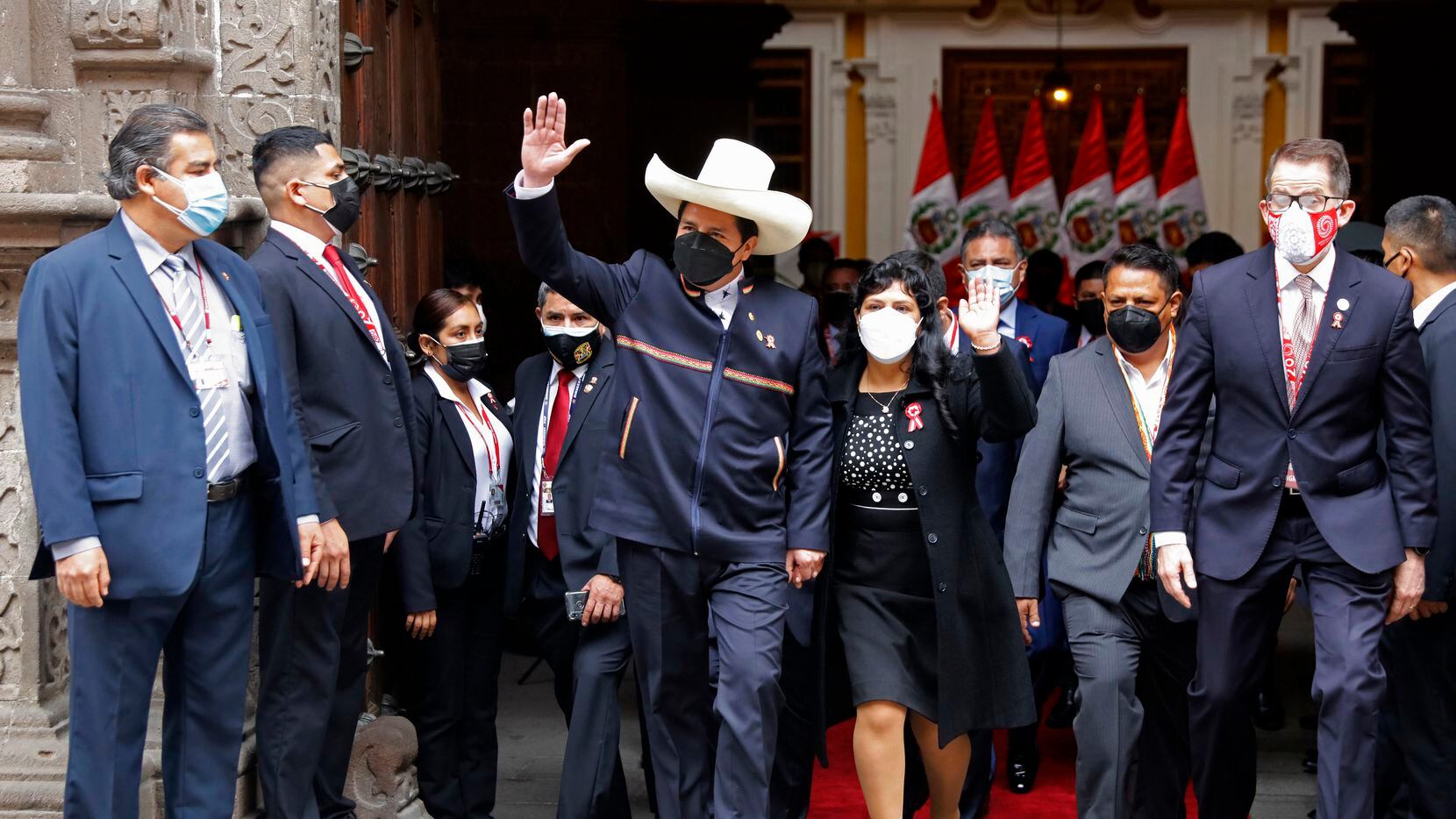 Pedro Castillo, cuando era presidente electo de Perú, y su esposa Lilia Paredes, saludan a...