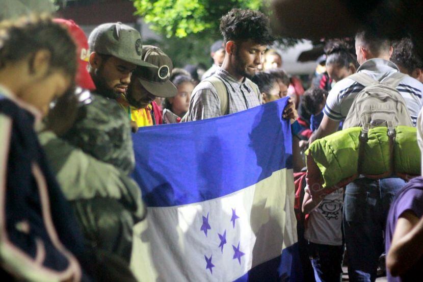 Un grupo de migrantes de Centroamérica ingresó a México por la frontera entre Chiapas y...