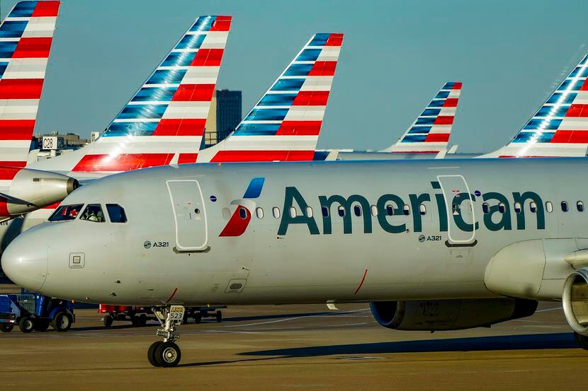 Aviones de American Airlines en la Terminal C del Aeropuerto Internacional DFW, el sábado 11...