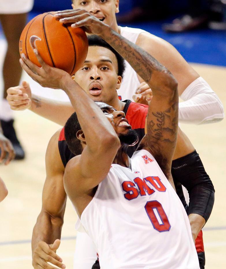 Southern Methodist Mustangs guard Tyson Jolly (0) puts up a second half shot against...
