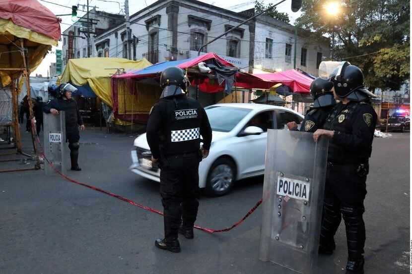 En esta imagen de archivo se ve a la policía de la Ciudad de México en un operativo en el...