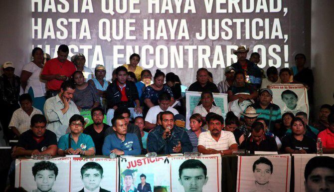 Familiares de los estudiantes desaparecidos exigieron castigar al ex procurador Jesús...