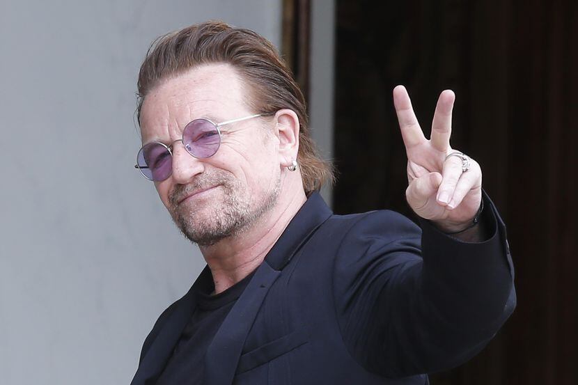 Bono, cantante de U2, agragdeció a sus fans que le ayudaron a cantar luego de perder su voz...