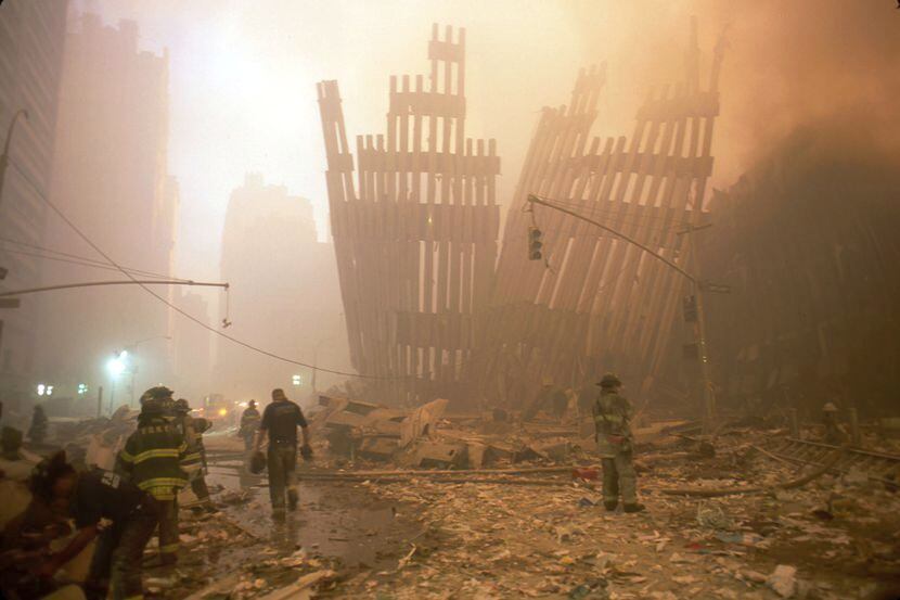 Una nube del polvo se ve en Nueva York tras los ataques terrorista al World Trade Center, el...