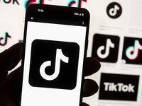 La aplicación de videos TikTok en un teléfono celular. Foto tomada en Boston el 14 de...