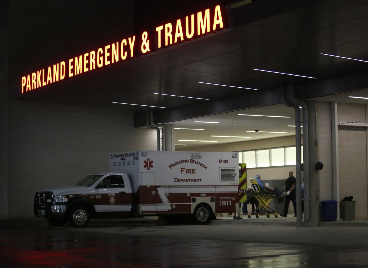 El hospital Parkland de Dallas inició un programa para evaluar el riesgo de suicidio en los...