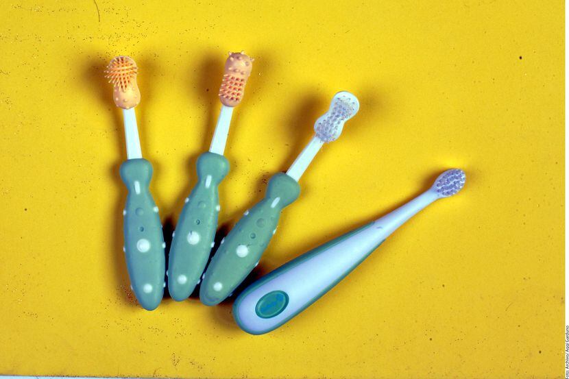 En vacaciones es complicado limpiar los dientes, puesto que muchas veces uno está fuera de...