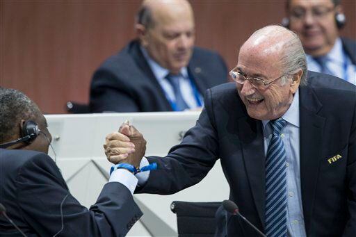 Sepp Blatter, a través de su abogado dijo que la FIFA violó sus propias reglas.
AP
