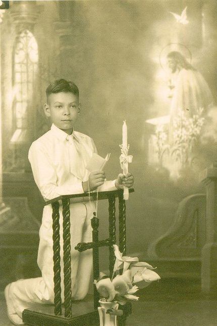 Leonard Chaires nació en una colonia de Laredo y, desde pequeño, cultivó su catolicismo. Su...