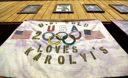 Una bandera en Karolyi Ranch, en New Waverly, Texas, donde entrenaban las gimnastas...