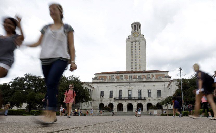 Estudiantes de la Universidad de Texas en Austin deberán hacer cuarentena por al menos 14...