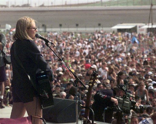 ORG XMIT:  [NA_21Jewel2]  Caption: 6-21-97---Jewel sings to her fans at RockFest '97, which ...