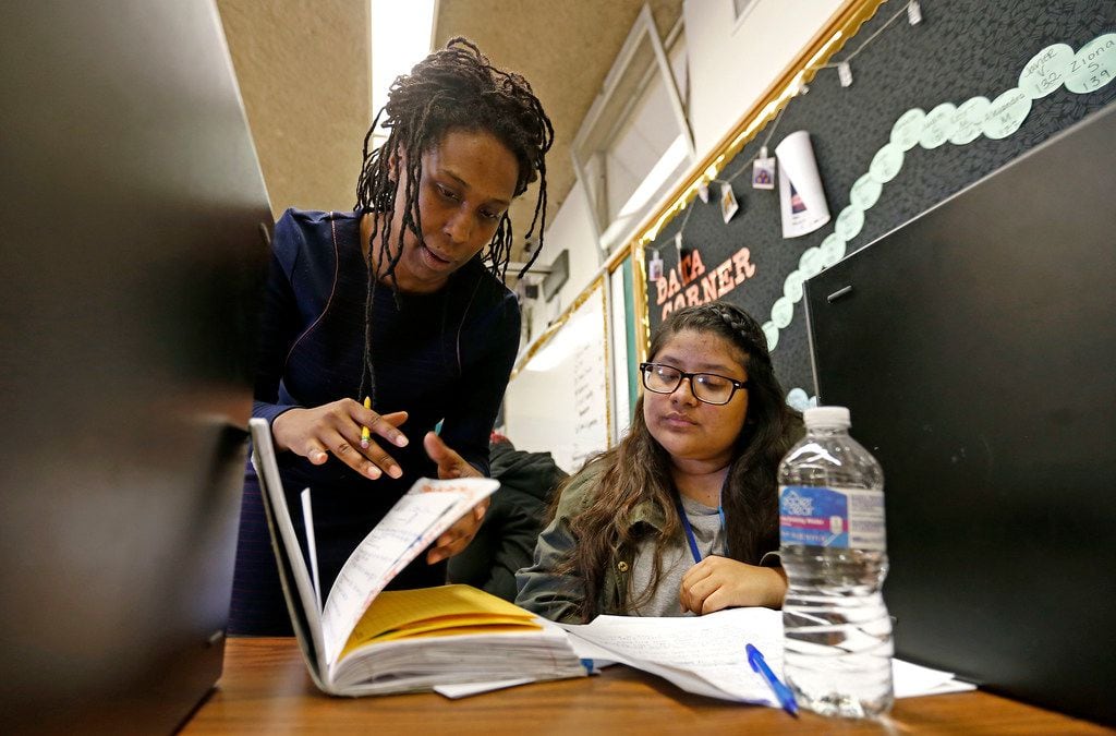 Stephanie Gossett, an Advancement Via Individual Determination teacher, helped senior Mabel Luna study for the Texas Success Initiative test at Samuell High School in Dallas in 2018. The Dallas County Promise, an initiative started by Dallas County Community College District and the education nonprofit Commit aims to boost college attendance and completion for students at 31 area high schools.