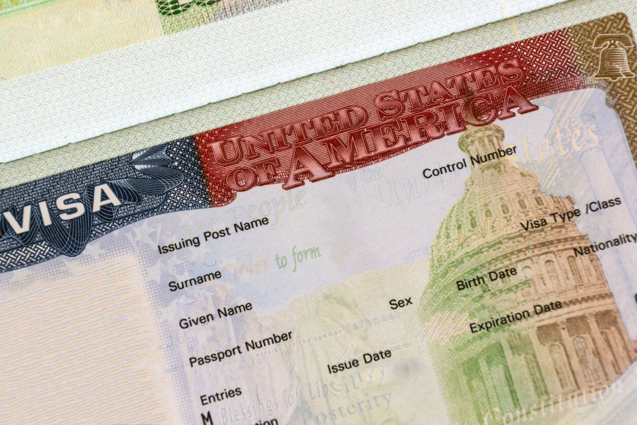 Una visa expedida por el Servicio de Inmigración de Estados Unidos.