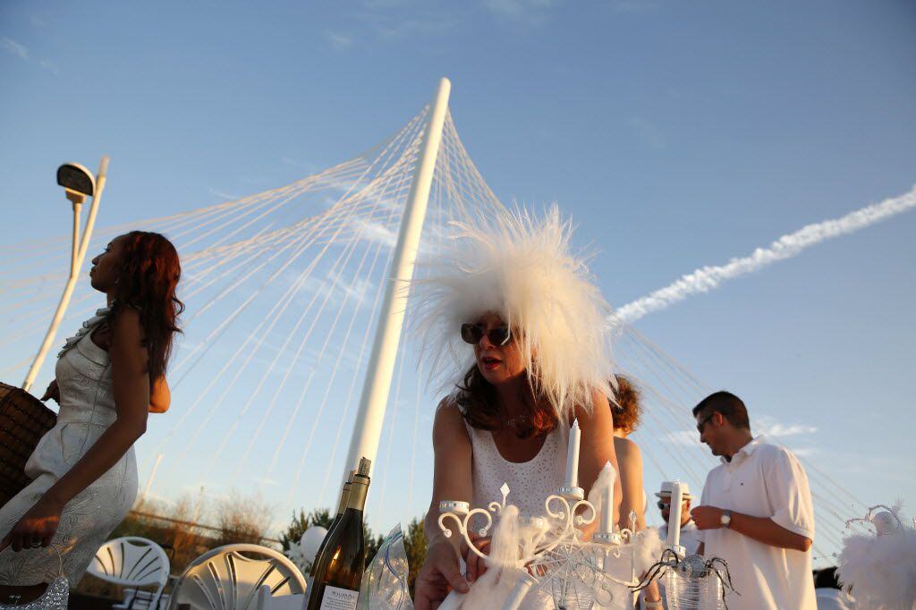 Carol Calderbank sets up a centerpiece during the inaugural Diner en Blanc Dallas on the...
