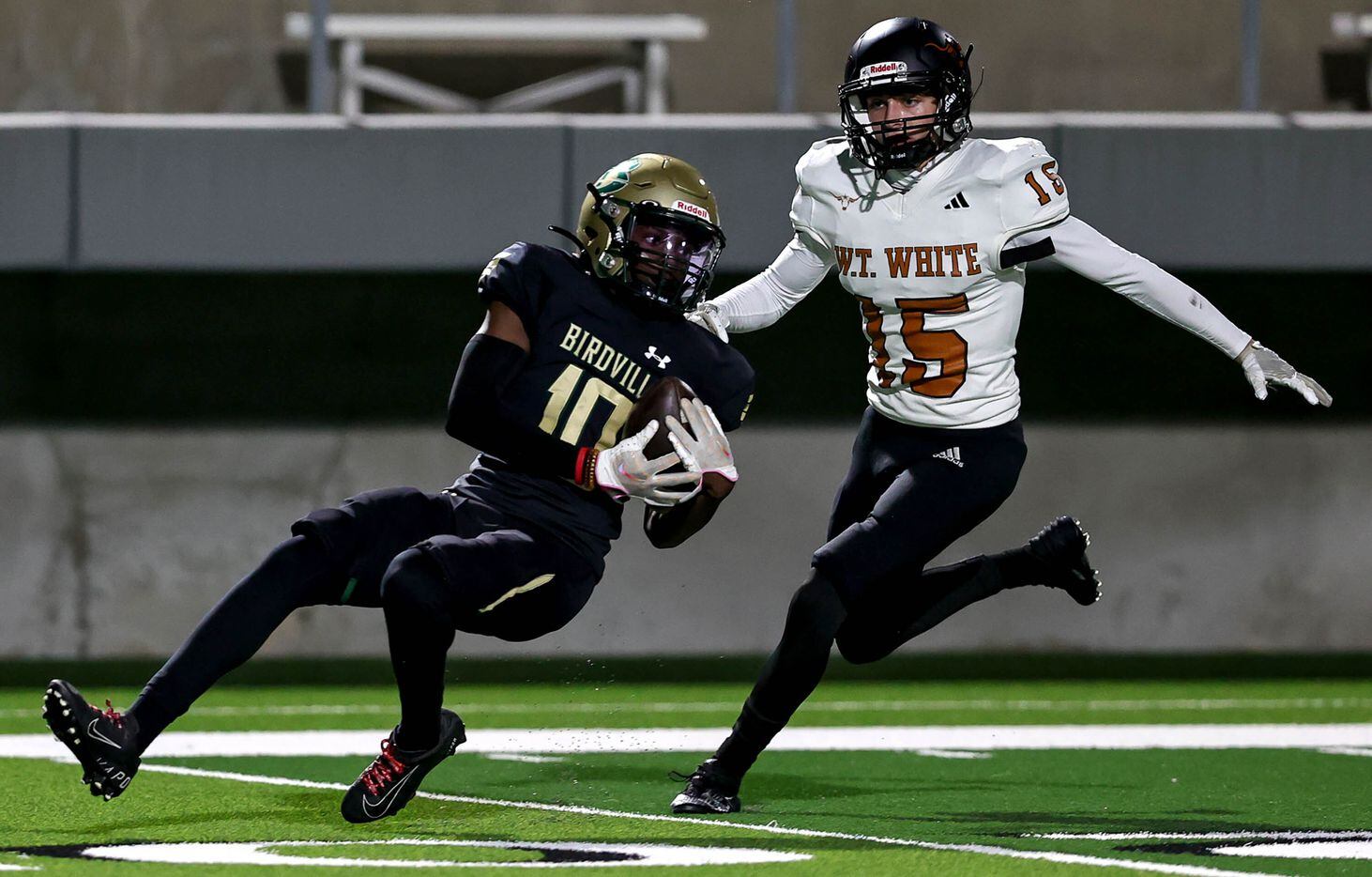 Birdville wide receiver Lamar Leggins (10) comes up with a 31 yard reception against W.T....