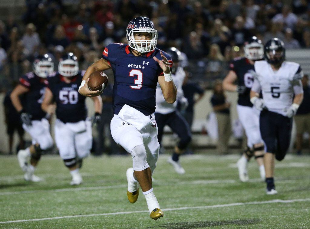 Denton Ryan quarterback Spencer Sanders (3) rushes with the ball in the third quarter during...
