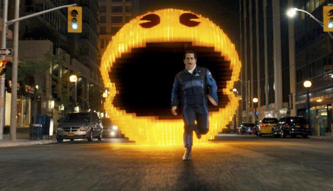 Josh Gad huye de Pac-Man en “Pixels”, cinta que rescata a los videojuegos ochenteros....