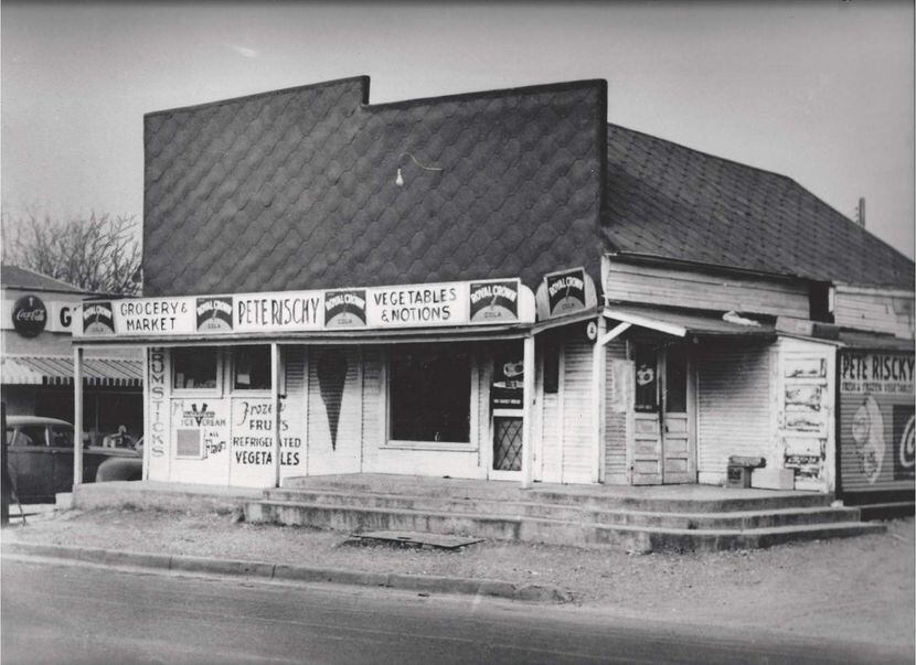 Riscky's opened on Azle Avenue in Fort Worth in 1927, originally as a grocery store.