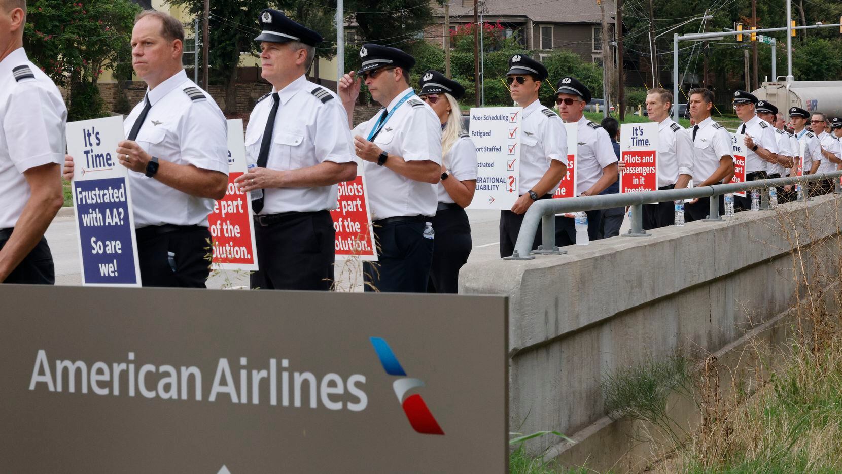 American Airlines offers pilots 20 raises over two years in new contract