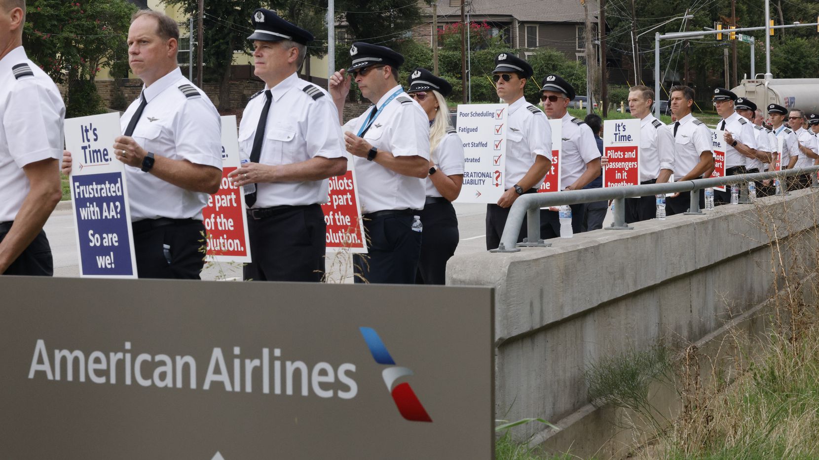 American Airlines offers pilots 20 raises over two years in new contract