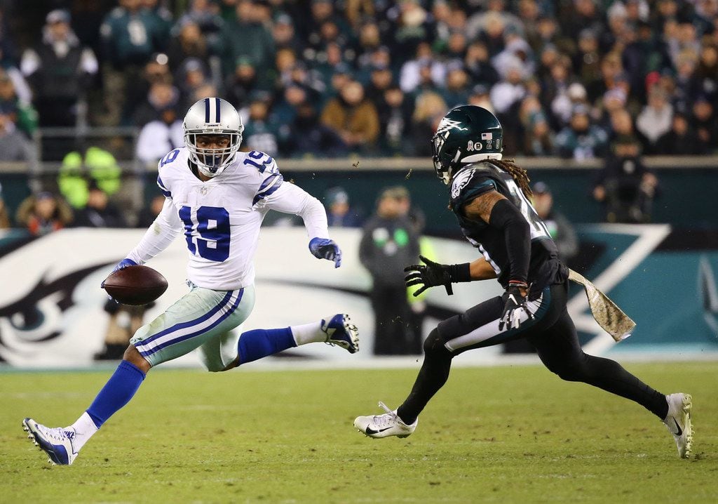 Dallas Cowboys wide receiver Amari Cooper (19) runs the ball against Philadelphia Eagles...