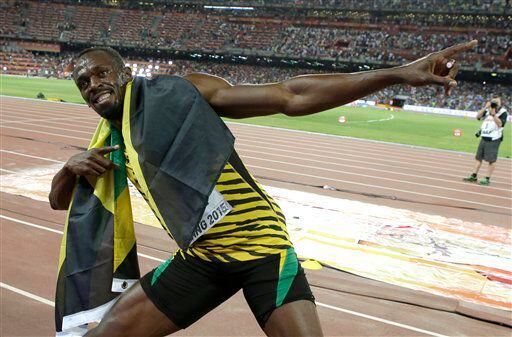 ARCHIVO – En esta foto de archivo del 23 de agosto de 2015, el jamaiquino Usain Bolt celebra...