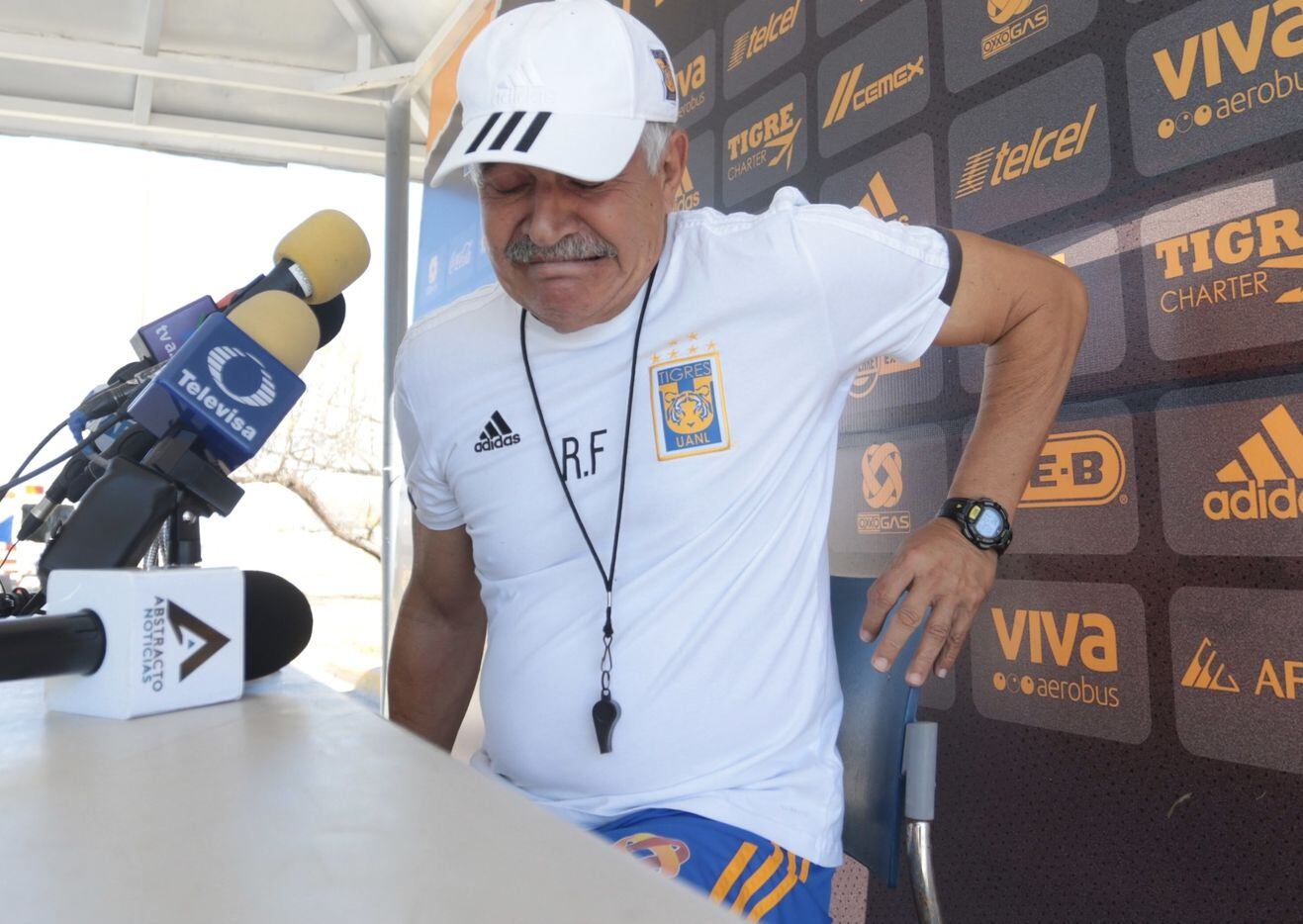 El técnico de Tigres, Ricardo 'Tuca' Ferretti tiene a su equipo peleando en la Liga MX y en...