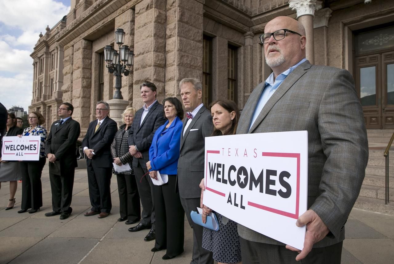 La Corte Suprema de Texas escuchará un casa que podría retirar beneficios a parejas gayP...