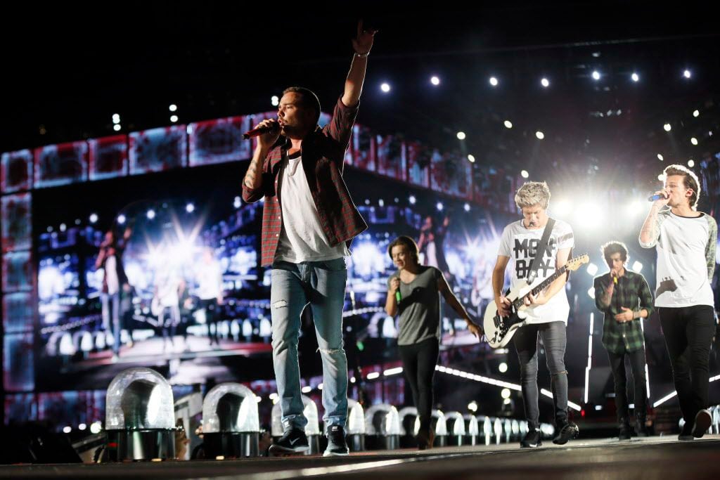 One Direction performs at the AT&T Stadium in Arlington, TX August 24, 2014. 