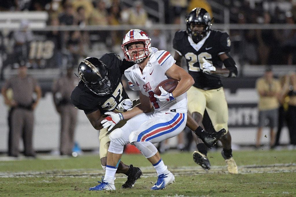 SMU wide receiver Tyler Page (4) catches a pass in front of Central Florida defensive back...