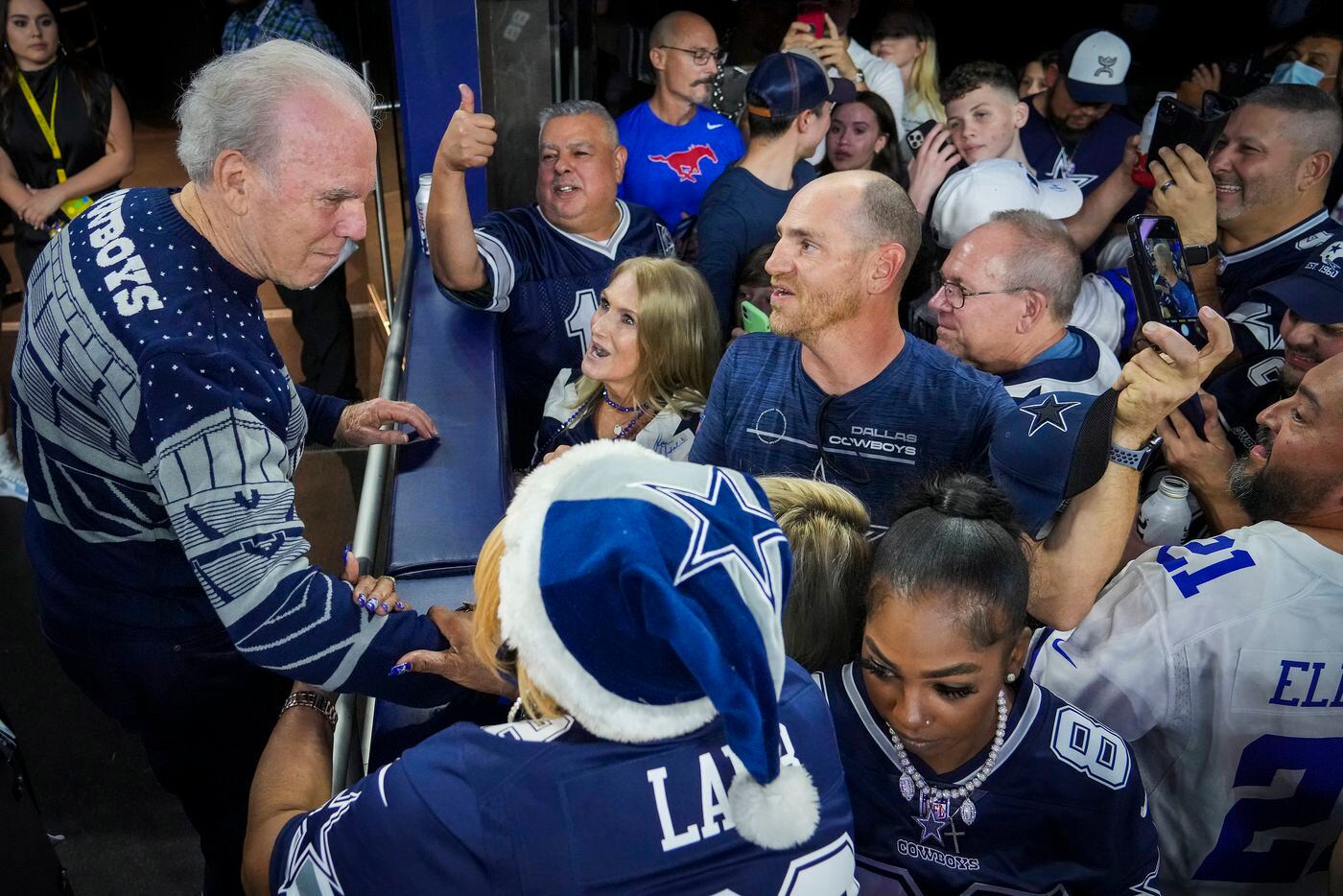 Dallas Cowboys great Roger Staubach greets fans before an NFL football game against the...