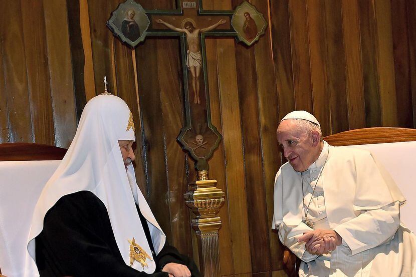 El papa Francisco se reunió con Kirill, patriarca de la iglesia ortodoxa rusa, en La Habana....